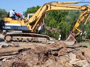 Φωτογραφία για Διέλυσε τον δρόμο στη Μουριά ο αγωγός ύδρευσης από τον Ερύμανθο