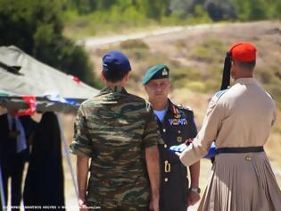 Φωτογραφία για Απονομή Ηθικών Αμοιβών στην Πολεμική Σημαία της 1/38 ΔΤΕ - Ευζώνων «ΜΠΙΖΑΝΙ»