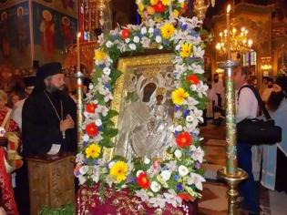 Φωτογραφία για Πάτρα: Λαμπρή η υποδοχή της ιεράς εικόνας της Παναγίας Νοτενών στην Αγία Τριάδα - Δείτε φωτο