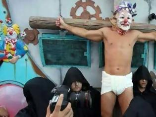 Φωτογραφία για ΑΙΣΧΟΣ: Παραλιακό κλαμπ στη Λεμεσό «σταυρώνει» ξανά τον «Ιησού», τρελαίνει τους τουρίστες και προκαλεί [photos]