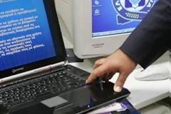 Την «έβγαλε» στο ιντερνέτ, τον βάζει φυλακή…
