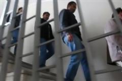 Ξεκίνησε η εκκένωση κτιρίων που φιλοξενούν ομάδες μεταναστών