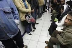 Ξεκινούν οι εκκενώσεις κτιρίων με παράνομους μετανάστες