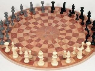 Φωτογραφία για ΦΩΤΟ: Σκάκι για… τρεις παίκτες!
