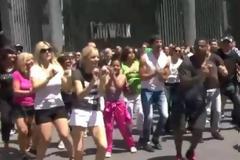 VIDEO: Το μεγαλύτερο ταυτόχρονο flashmob στον κόσμο!