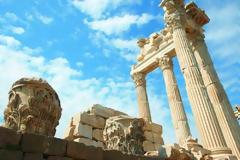 Reuters: Οι Έλληνες φεύγουν στο εξωτερικό για να επιβιώσουν στην κρίση...