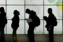 Η κρίση οδηγεί τους νέους στην μετανάστευση