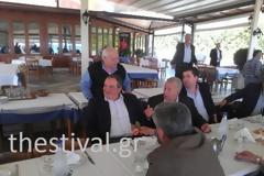 Όσα χρήματα χρειάζεται, πλέον, μια οικογένεια στο super market, έφαγε ο Καραμανλής σε ταβέρνα!