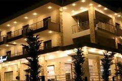 Απειλούν με απεργίες οι εργαζόμενοι στον τουρισμό