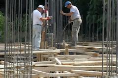 Εκτιμήσεις για συνέχιση της μείωσης επενδύσεων στα ακίνητα