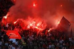 Mέγα πάθος από τον κόσμο!