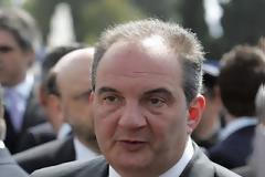 ΠΟΙΟΣ ΕΙΝΑΙ Ο ΠΟΛΙΤΙΚΟΣ ΠΟΥ ΚΥΚΛΟΦΟΡΕΙ ΑΦΟΒΑ;