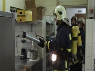 Φωτογραφία για Πυρκαγιά σε ξενοδοχείο... προέβλεπε το σενάριο της άσκησης των Πυροσβεστών [video]