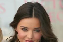 Η Miranda Kerr δεν θεωρεί τον εαυτό της sex symbol