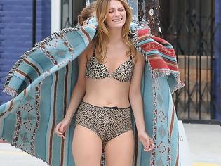 Φωτογραφία για H Mischa Barton βγήκε στο δρόμο με τα εσώρουχά της!