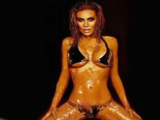 Φωτογραφία για Δείτε την Carmen Electra να τον γλύφει ... τον πύραυλο!!! (Photos)