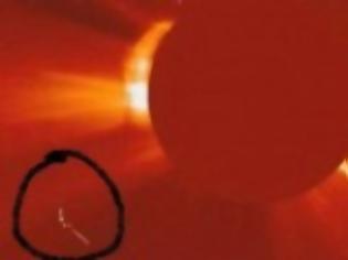 Φωτογραφία για VIDEO: Περίεργο αντικείμενο κοντά στον Ήλιο!