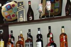 Ολόκληρη κάβα ποτών σε αυτοκίνητο Γεωργιανών