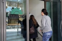 Handelsblatt: Τα κόμματα λεηλατούν το ελληνικό κράτος