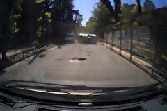 4x4 απογειώνεται εξαιτίας μίας τρύπας στον δρόμο! (video)