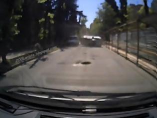 Φωτογραφία για 4x4 απογειώνεται εξαιτίας μίας τρύπας στον δρόμο! (video)