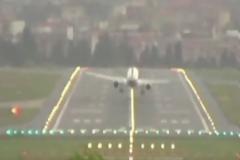 VIDEO: Απίστευτη προσγείωση σε αεροδρόμιο!