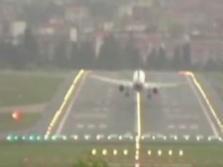 Φωτογραφία για VIDEO: Απίστευτη προσγείωση σε αεροδρόμιο!