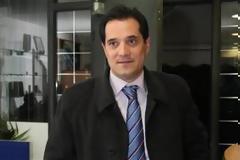 Άδωνις για Καμμένο: Aυτός κρύβεται πίσω από τη γυναίκα του και εμένα λέτε μπουμπούκο!