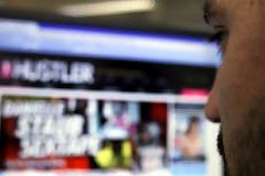 50χρονος ταξιτζής ανέβασε ροζ βίντεο με 40χρονη τάζοντάς της γάμο!