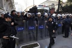 «ΑΙΩΝΙΟΙ» ΚΑΙ... ΕΓΧΩΡΙΟ ΝΤΕΡΜΠΙ ΠΡΟΒΛΗΜΑΤΙΖΟΥΝ ΕΝΤΟΝΑ ΤΙΣ ΤΟΥΡΚΙΚΕΣ ΑΡΧΕΣ!