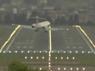 Φωτογραφία για VIDEO: Απίστευτο θρίλερ με προσγειώσεις αεροπλάνων!