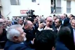 Γιούχαραν και πήγαν να… δείρουν τον Βενιζέλο στην Πάτρα (Βίντεο)