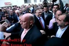 Γιουχαρίσματα και πολλά κομματόσκυλα στην ομιλία Βενιζέλου