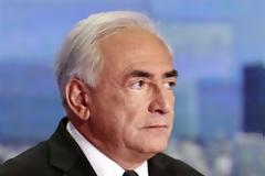 Με την παράταξη του Σαρκοζί συνδέει ανοιχτά την υπόθεσή του ο Στρος-Καν