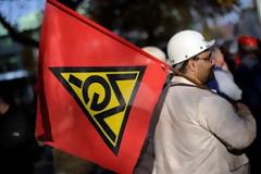 Στους δρόμους οι εργαζόμενοι στη μεταλλουργία στη Γερμανία