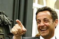 «Τσιμπάει» ποσοστά ο... δεξιός Σαρκοζί έναντι του Ολάντ