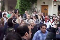 Πολύ γιούχα!