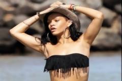 RIHANNA: Ανέβασε τις θερμοκρασίες  με νέες σέξι φωτογραφίες