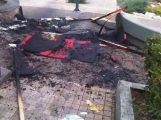 Φωτογραφία για Χρυσαυγήτες έκαψαν το περίπτερο του ΣΥΡΙΖΑ
