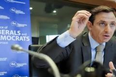 ΔΙΑΚΟΠΕΣ ΣΤΗΝ ΕΛΛΑΔΑ ΠΡΟΤΕΙΝΕΙ ΣΤΟΥΣ ΓΕΡΜΑΝΟΥΣ Ο ΧΑΤΖΗΜΑΡΚΑΚΗΣ