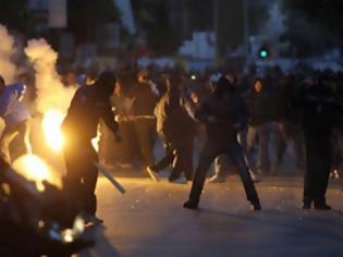 Φωτογραφία για Kύπρος: Άγρια επεισόδια χούλιγκαν πριν από τον αγώνα ΑΕΛ - ΑΠΟΕΛ [ΒΙΝΤΕΟ]