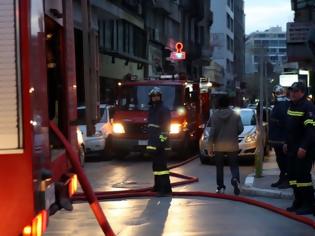 Φωτογραφία για Φωτιά σε 10 αυτοκίνητα στην Κηφισιά