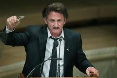 S.PENN: O άλλοτε σκληρός παρτάκιας του Hollywood εξελίχθηκε σε μεγάλο ανθρωπιστή