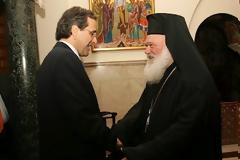 Σαμαράς: Δεν τίθεται ζήτημα να κοπεί η μισθοδοσία των κληρικών!