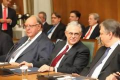 Απάντηση Παπαδήμου στα δημοσιεύματα για τις αποδοχές του