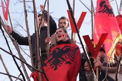 Ελληνοποιούνται Αλβανοί για να ψηφίσουν!