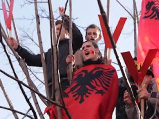 Φωτογραφία για Ελληνοποιούνται Αλβανοί για να ψηφίσουν!