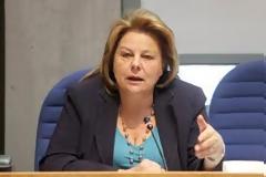 Τα παπαγαλάκια της διαπλοκής βρήκαν τη… δασκάλα τους!
