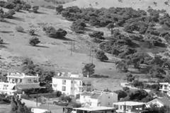 ΜΠΛΟΚΟ ΣΤΑ ΑΚΙΝΗΤΑ – ΤΑ ΑΔΗΛΩΤΑ ΤΕΤΡΑΓΩΝΙΚΑ ΚΑΙΝΕ