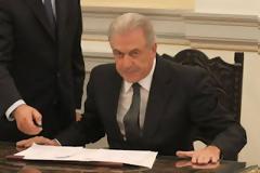 Αποκάλυψη -> O Παπαδήμος αποχωρεί (αηδιασμένος), ο Αβραμόπουλος ορκίζεται πρωθυπουργός της συγκυβέρνησης!